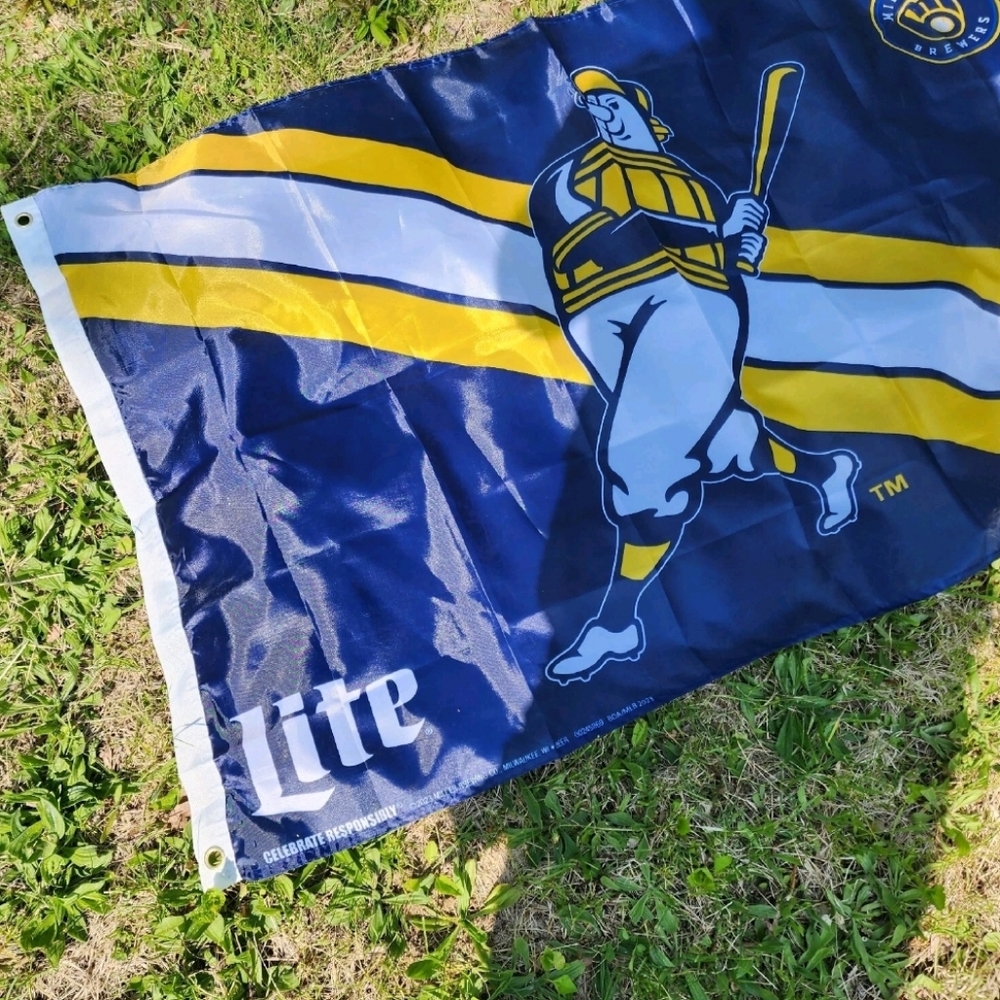 Sports Milwaukee Brewers Barrel Man Flag 2.5’x4’ Miller Lite New